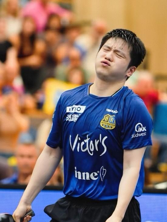 韩国队鏖战英格兰队,樊振东点燃赛场 韩国队鏖战英格兰队,樊振东点燃赛场