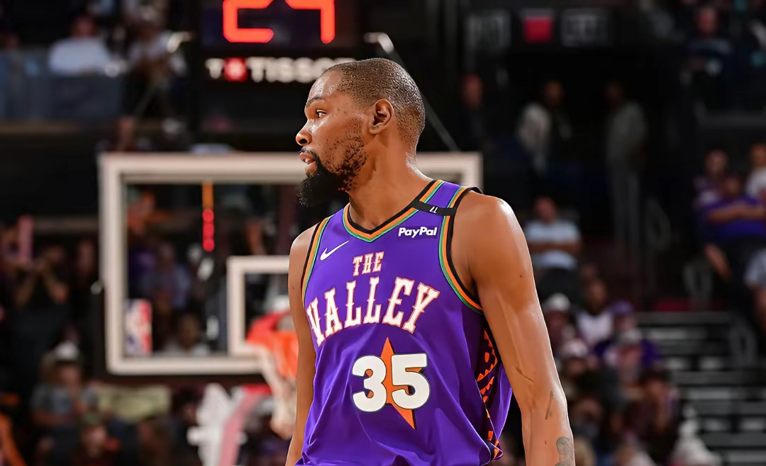 马刺轻取火箭,福克斯带队取胜 马刺轻取火箭,福克斯带队取胜