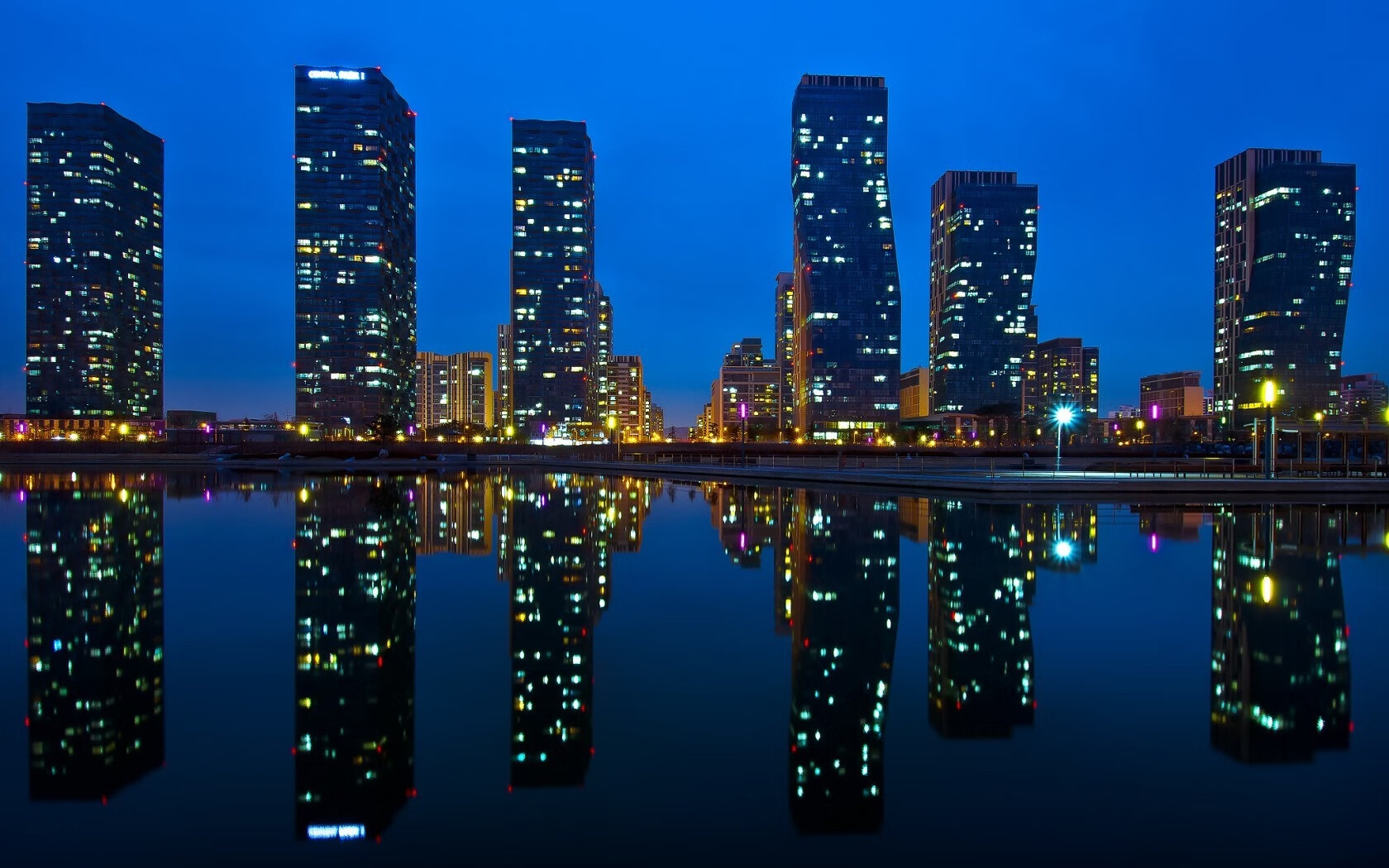 德意志之盾,布雷默一厘米的完美数学,如何在欧冠史诗对决中镌刻永恒里程碑?